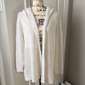 Elegant White Hooded Sweater